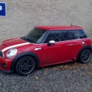 Mini Cooper instalace protislunecni autofolie Llumar AT15GR