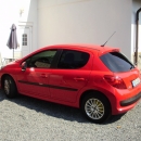 Peugeot 207 instalace protislunecni autofolie Llumar ATR15,35